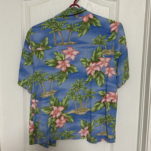 Tahiti Reef Club Button Up Top - Picture 3 of 3